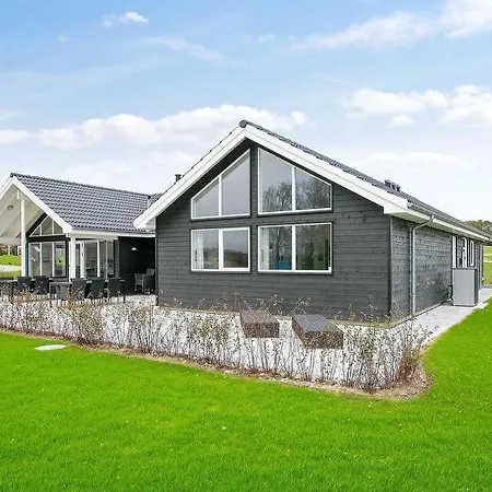 Sleeps 18 Pool Wifi Holiday home Horne