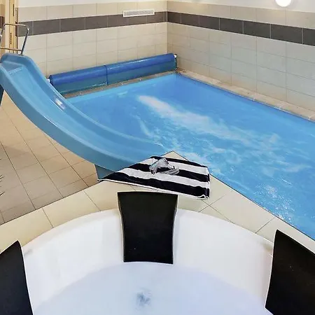 Holiday home Sleeps 18 Pool Wifi *