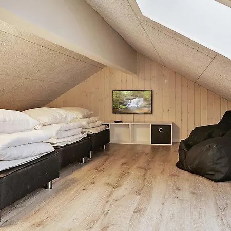 Sleeps 18 Pool Wifi Horne