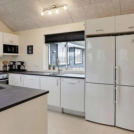 Sleeps 18 Pool Wifi Holiday home Horne