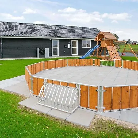 Holiday home Sleeps 18 Pool Wifi Horne