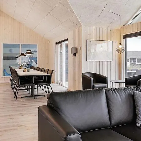 Sleeps 18 Pool Wifi Holiday home *