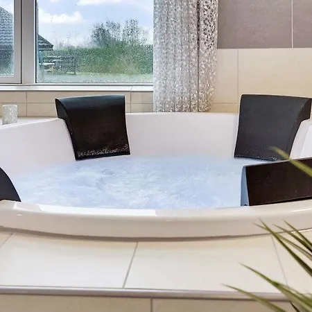 Holiday home Sleeps 18 Pool Wifi *